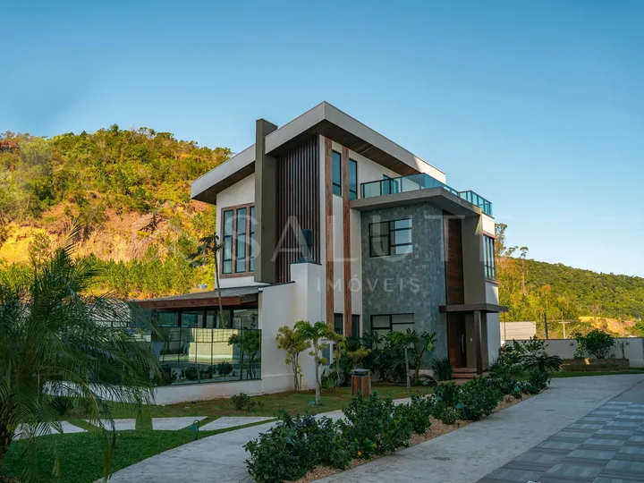 Casa à venda 3 suítes em Itajaí