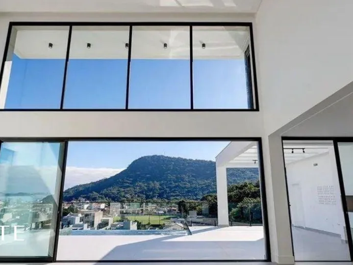 Casa à venda com 4 suítes na Barra