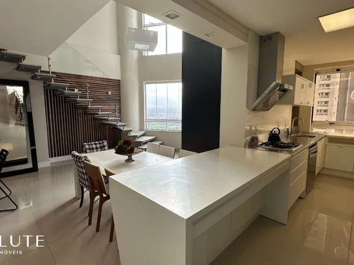 Apartamento à venda com 3 suítes na Barra Sul