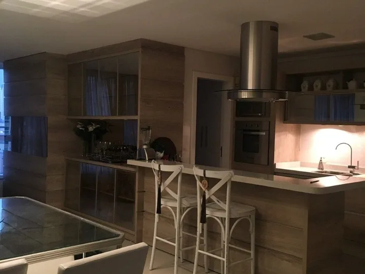 Apartamento à venda com 2 suítes na Barra Norte