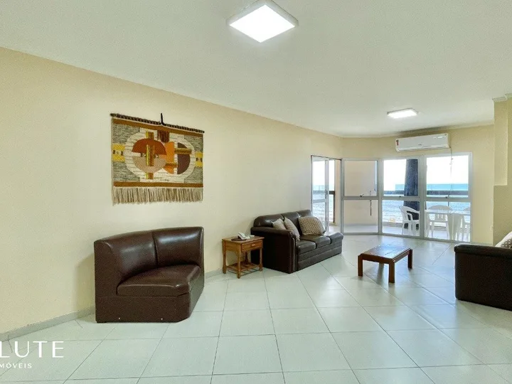 Apartamento á Venda com 4 Dormitórios no Centro