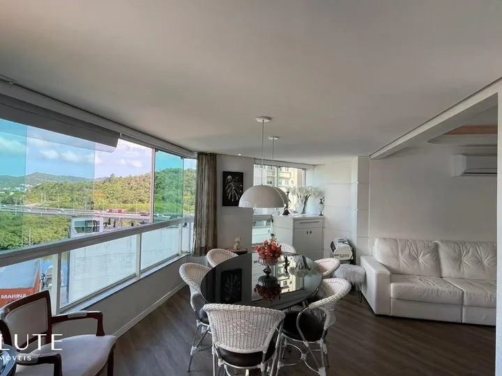 Apartamento à venda com 3 dormitórios na Barra Sul