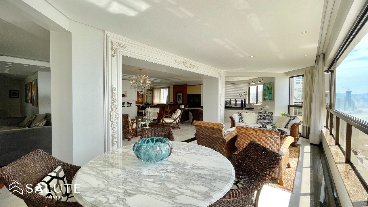Apartamento à venda com 4 suítes Barra Sul