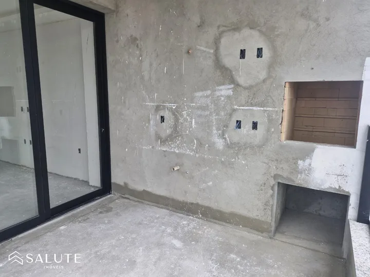 Apartamento à venda com 3 Suítes no Centro.