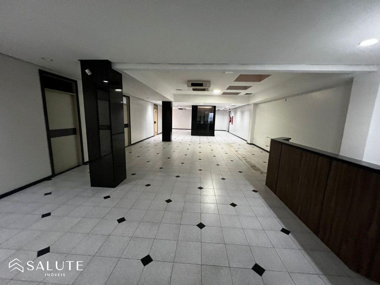 Sala Comercial aluguel anual Centro de Itajaí