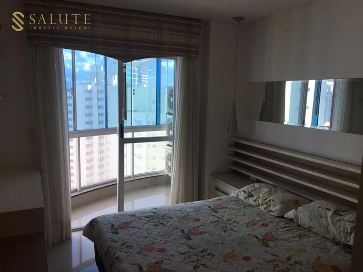 Apartamento á venda com 3 Dormitórios no Centro