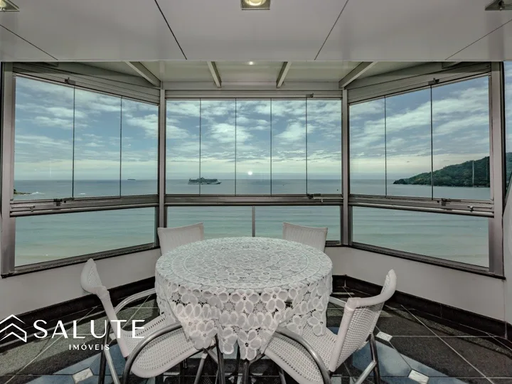 Cobertura Duplex frente mar no Ed. Victor Hugo