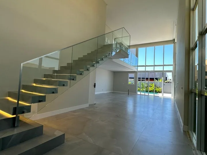 Casa à venda com 3 suítes em Camboriú