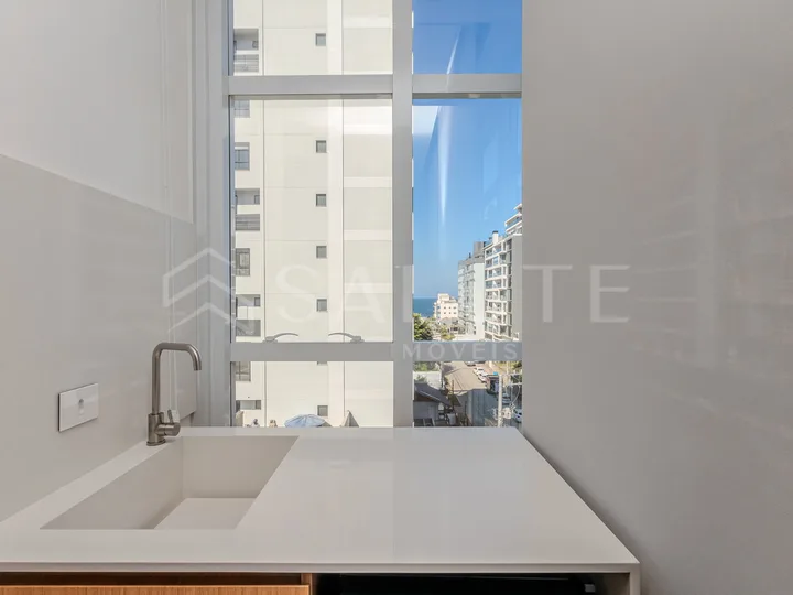 Apartamento à venda 3 suítes na Praia Brava
