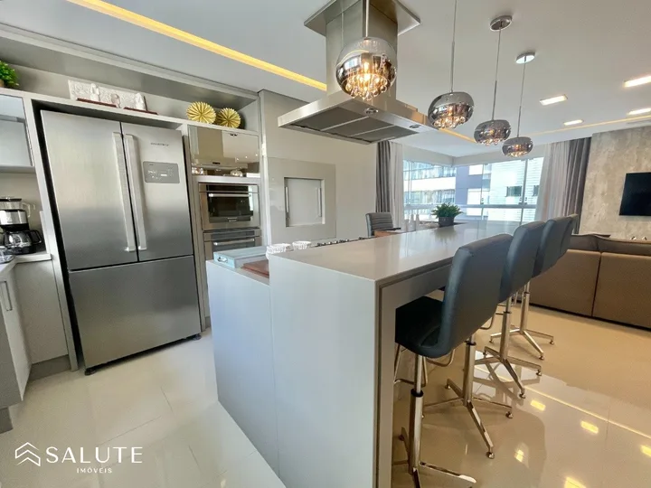 Apartamento aluguel anual 3 suítes Barra Sul.