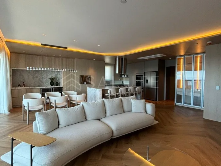 Apartamento à venda 5 suítes na Barra Sul