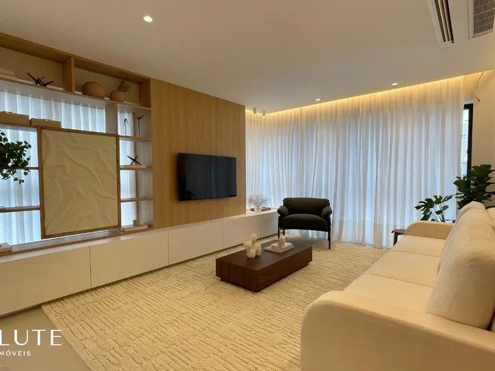 Apartamento alto padrão com 4 dormitórios