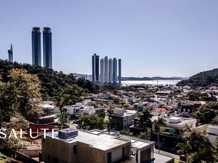 Linda Casa em Condomínio Fechado com Vista pro Mar