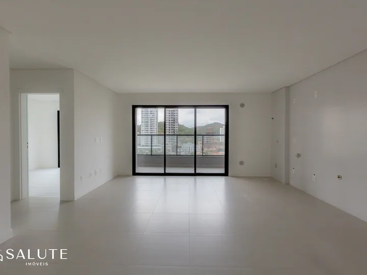 Apartamento á venda com 2 Suítes Praia Brava