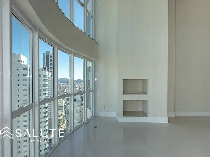 Apartamento duplex com 3 suítes e 3 vagas