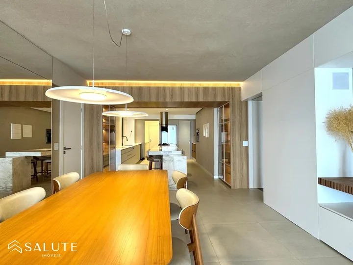 Apartamento à Venda 3 suítes no Centro