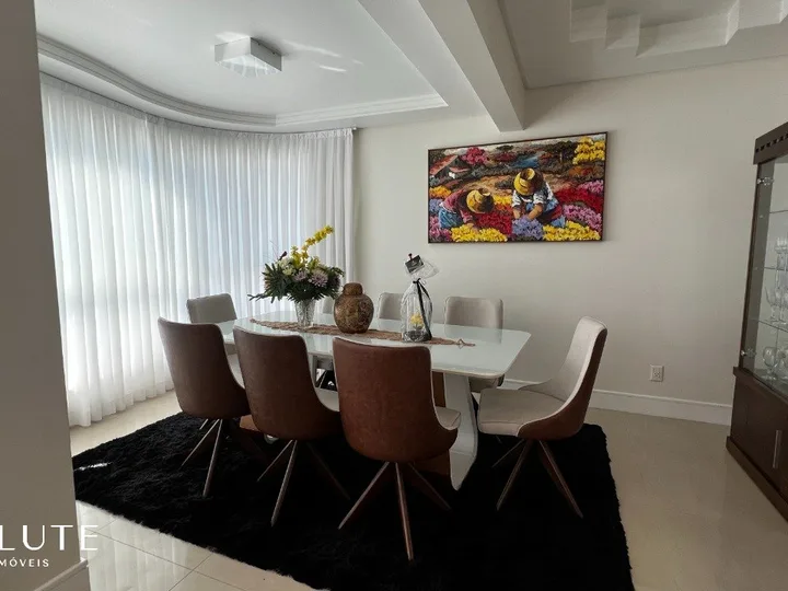 Apartamento á venda 06 Dormitórios no Centro
