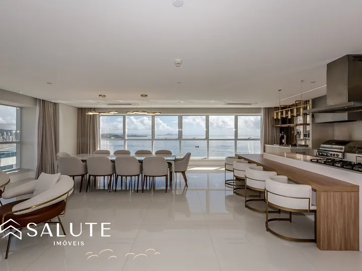 Apartamento alto padrão Barra Sul.