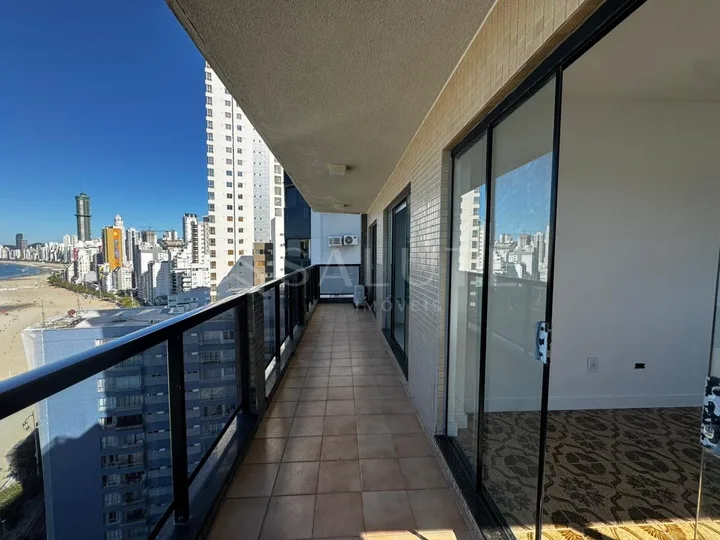 Apartamento à Venda 3 suítes no Centro