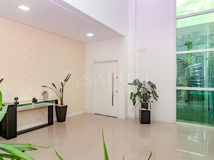 Casa à venda com 4 suítes no Centro