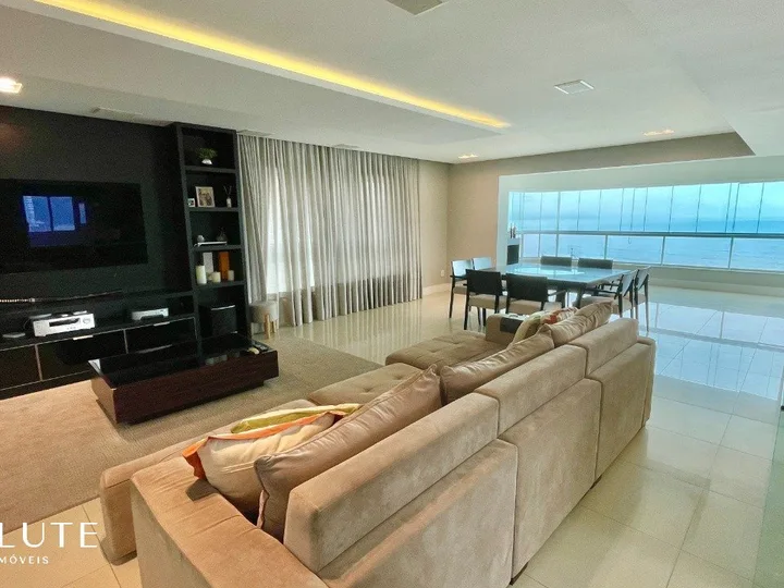 Apartamento à venda com 3 Suítes na Barra Sul