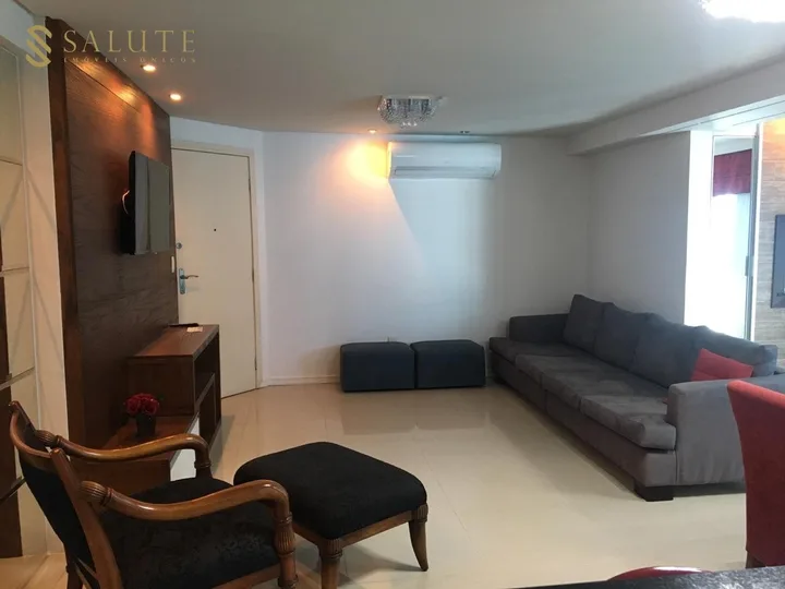Apartamento á venda com 3 Dormitórios no Centro