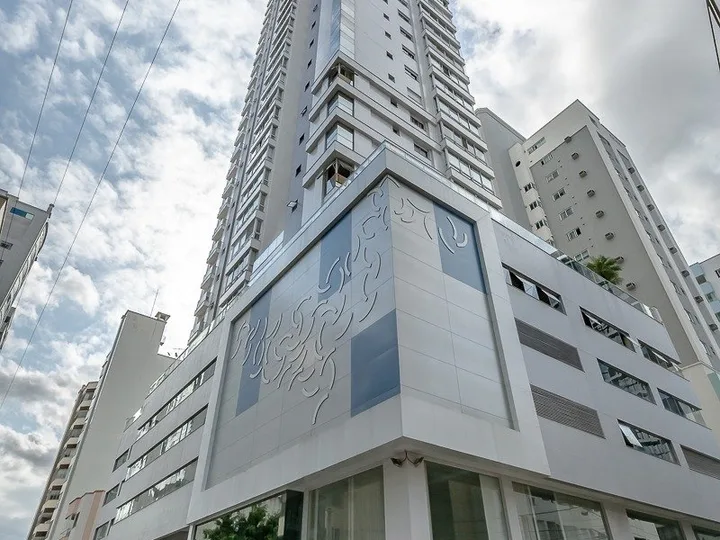 Apartamento à venda com 3 dormitórios no Centro