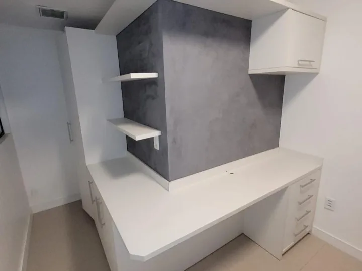 Apto diferenciado quadra mar, na barra sul!