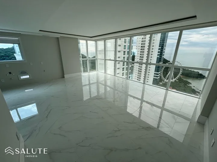 Apartamento à venda com 4 suítes na Barra Norte