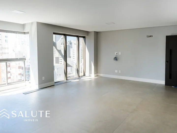 Apartamento à venda 4 suítes no Centro