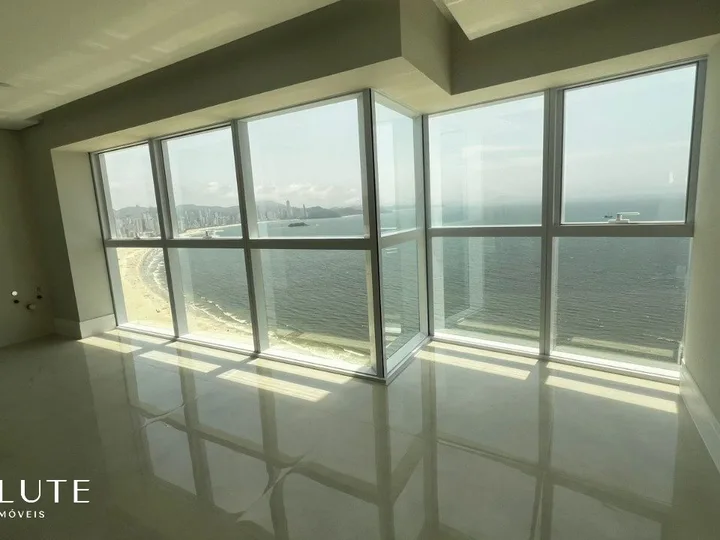 Apartamento á venda 4 Suítes na Barra Sul