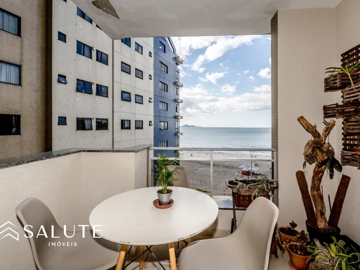 Apartamento Frente Mar com Vista