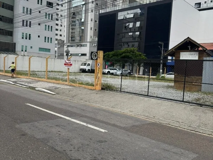 Terreno locação anual no Centro