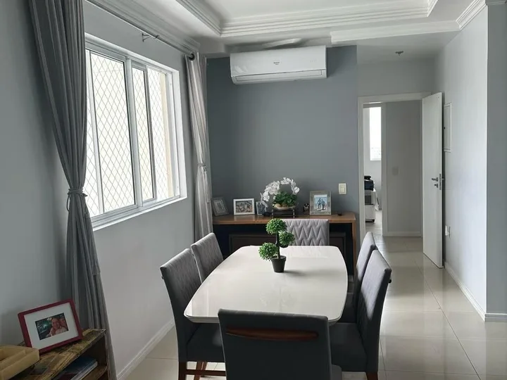Apartamento á Venda com 3 Dormitórios no Centro