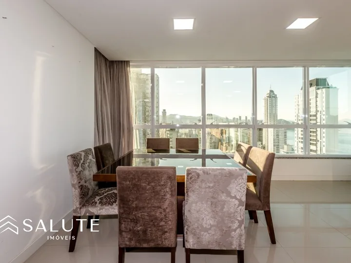 Apartamento Andar Alto com Vista Mar no Centro