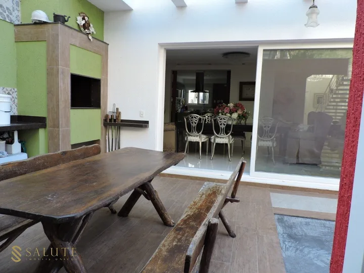 CASA TRIPLEX NA PRAIA DOS AMORES