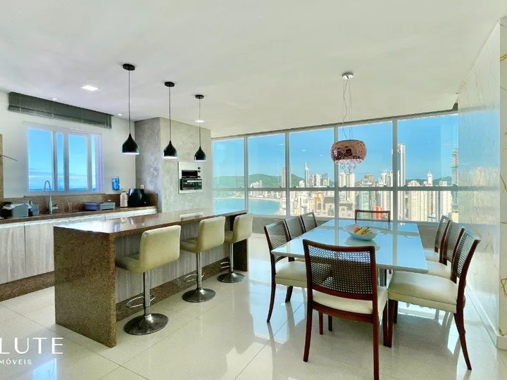 Apartamento à venda com 4 suítes no Centro