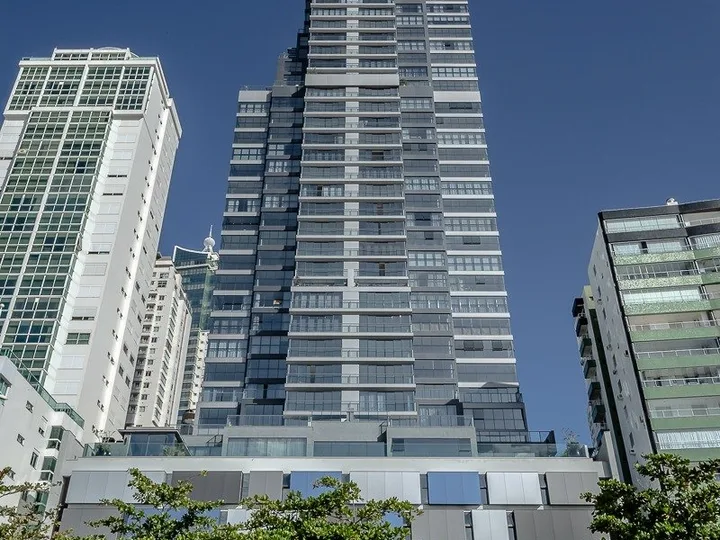 Apartamento a venda com 4 suítes na Barra Norte