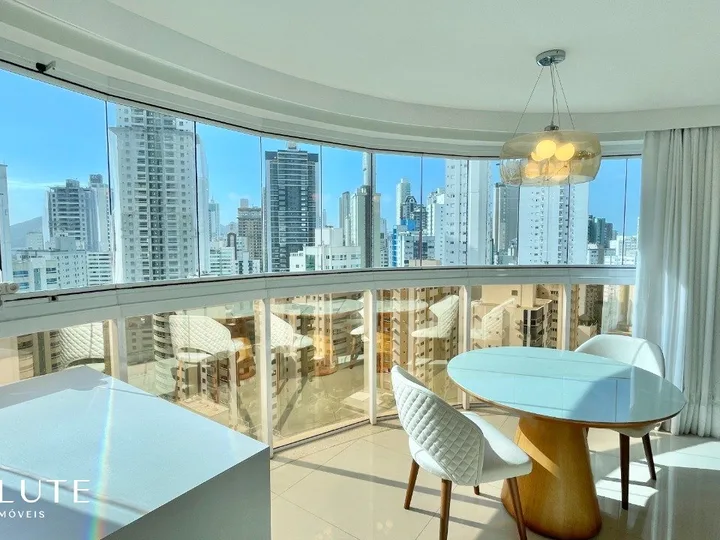 Apartamento alugue anual com 3 suítes na Barra Sul