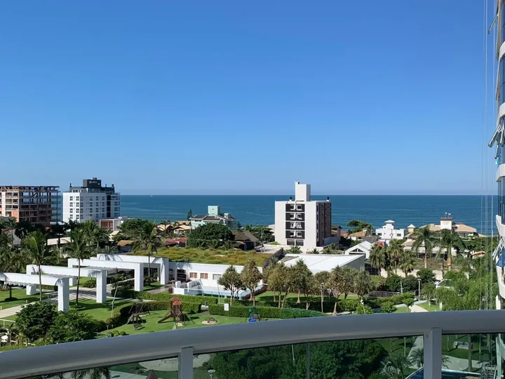 Apartamento á venda com 3 suítes na Praia Brava