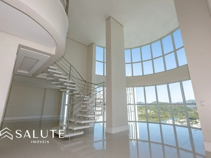 Apartamento duplex com 3 suítes e 3 vagas