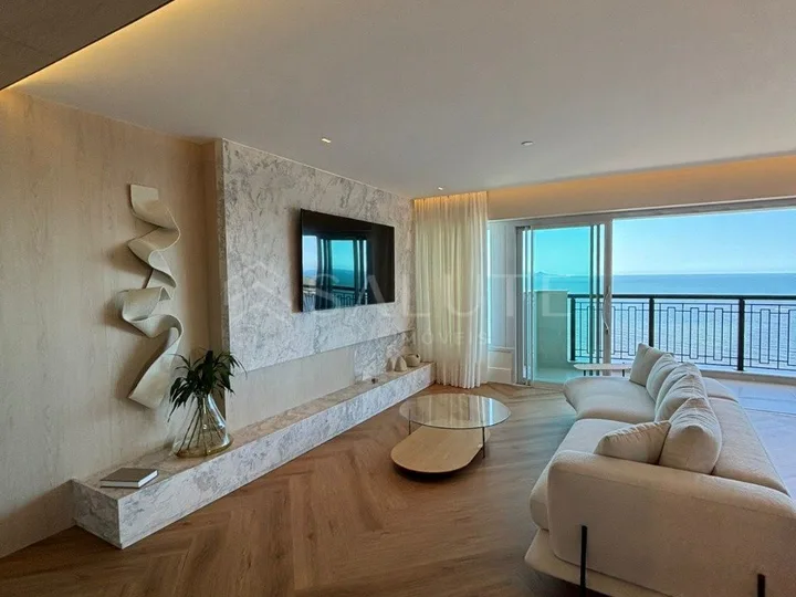 Apartamento à venda 5 suítes na Barra Sul