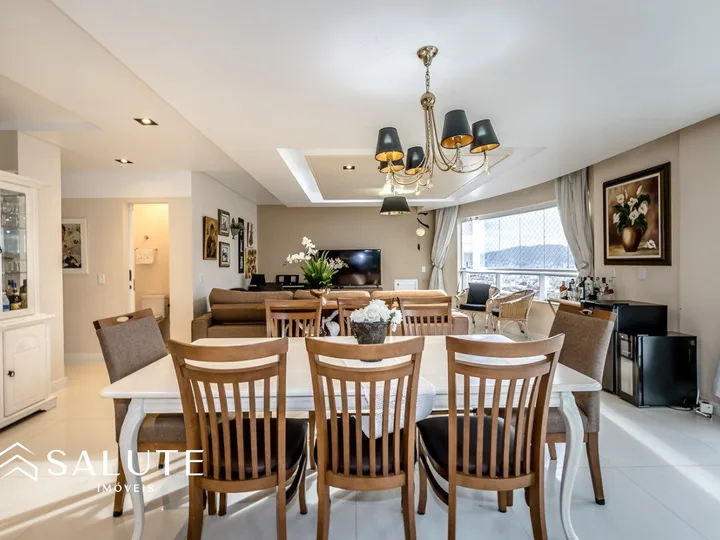 Apartamento com 4 Suítes