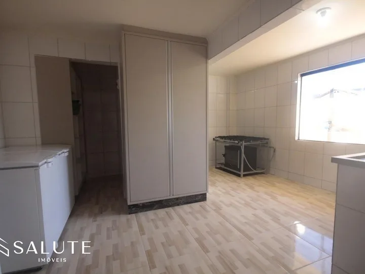 Casa comercial em Meia Praia Itapema