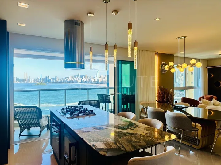 Apartamento à venda com 4 suítes na Barra Norte