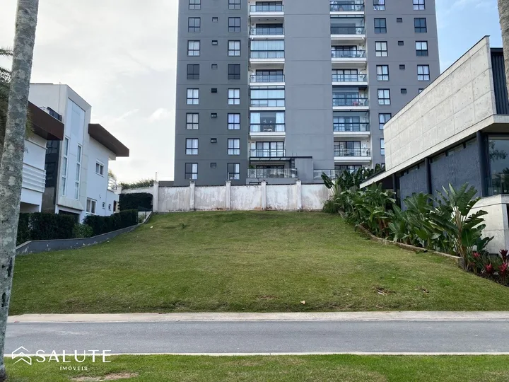 Terreno à venda 500m² na Praia Brava