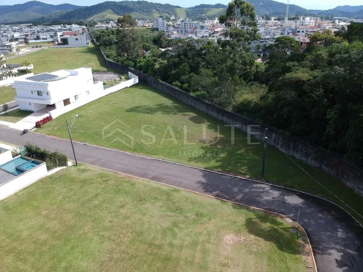Terreno á Venda com 635,6 m² de área total
