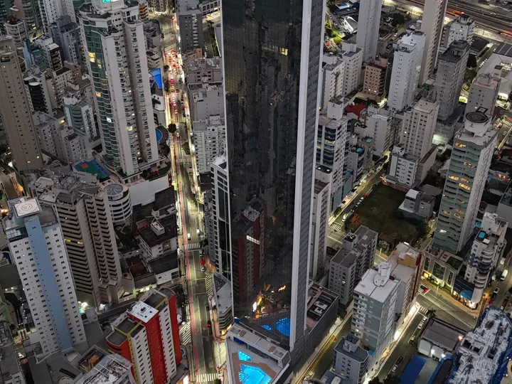 Apartamento à venda 4 suítes na Barra Sul