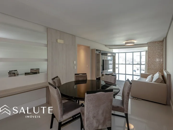 Apartamento central com 3 suítes e 3 vagas