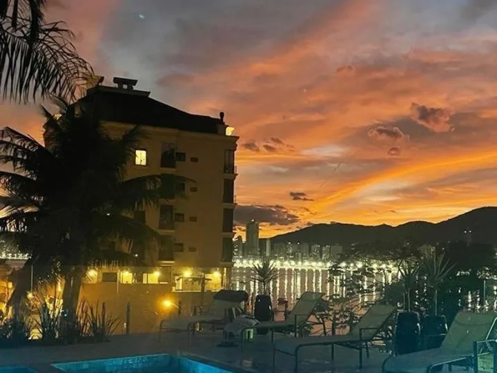 Ótima Casa Quadra Mar em Itapema